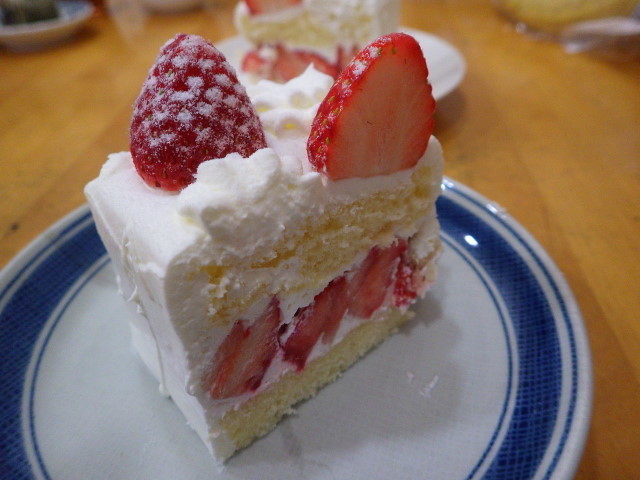 今年初物！ Topsの苺のショートケーキ: おやじライダーの独り言！Ⅱ